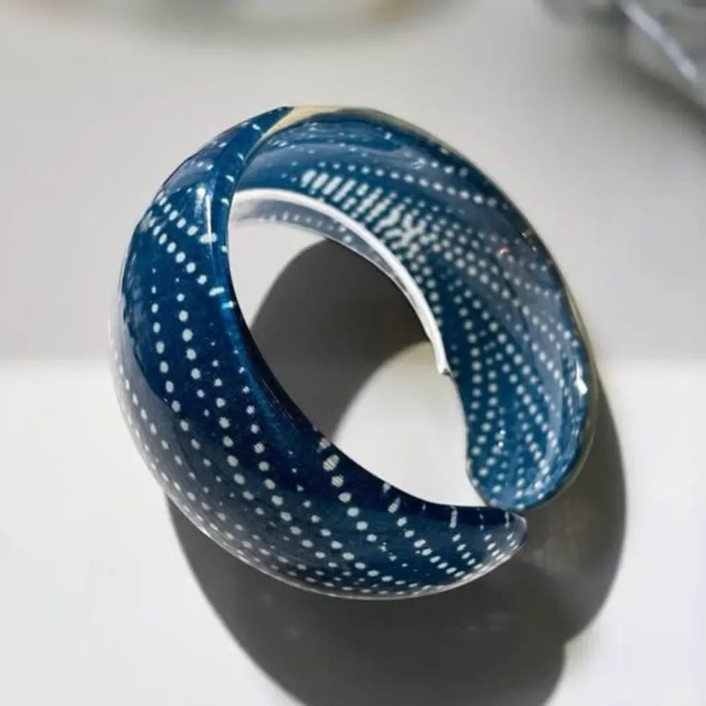 🎁🎁 Free shipping!! Chunky Indigo Blue Batik Pattern Statement Cuff Bracelet